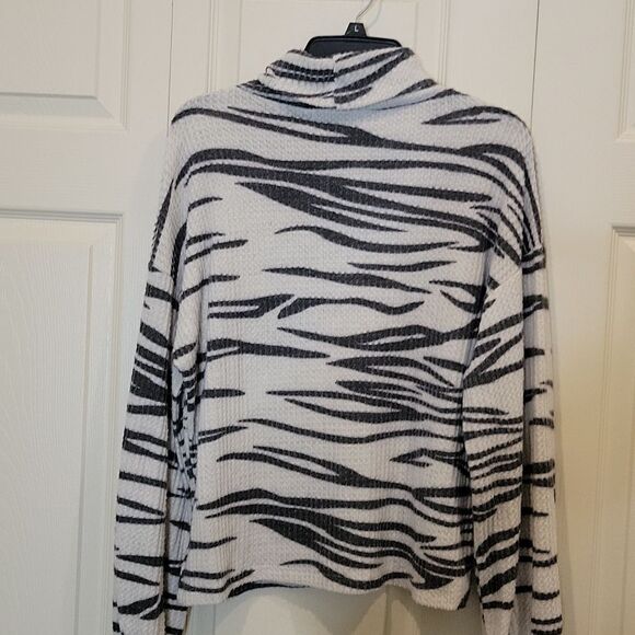 SANCTUARY Zebra Print Sweater Size Small - Picture 7 of 7